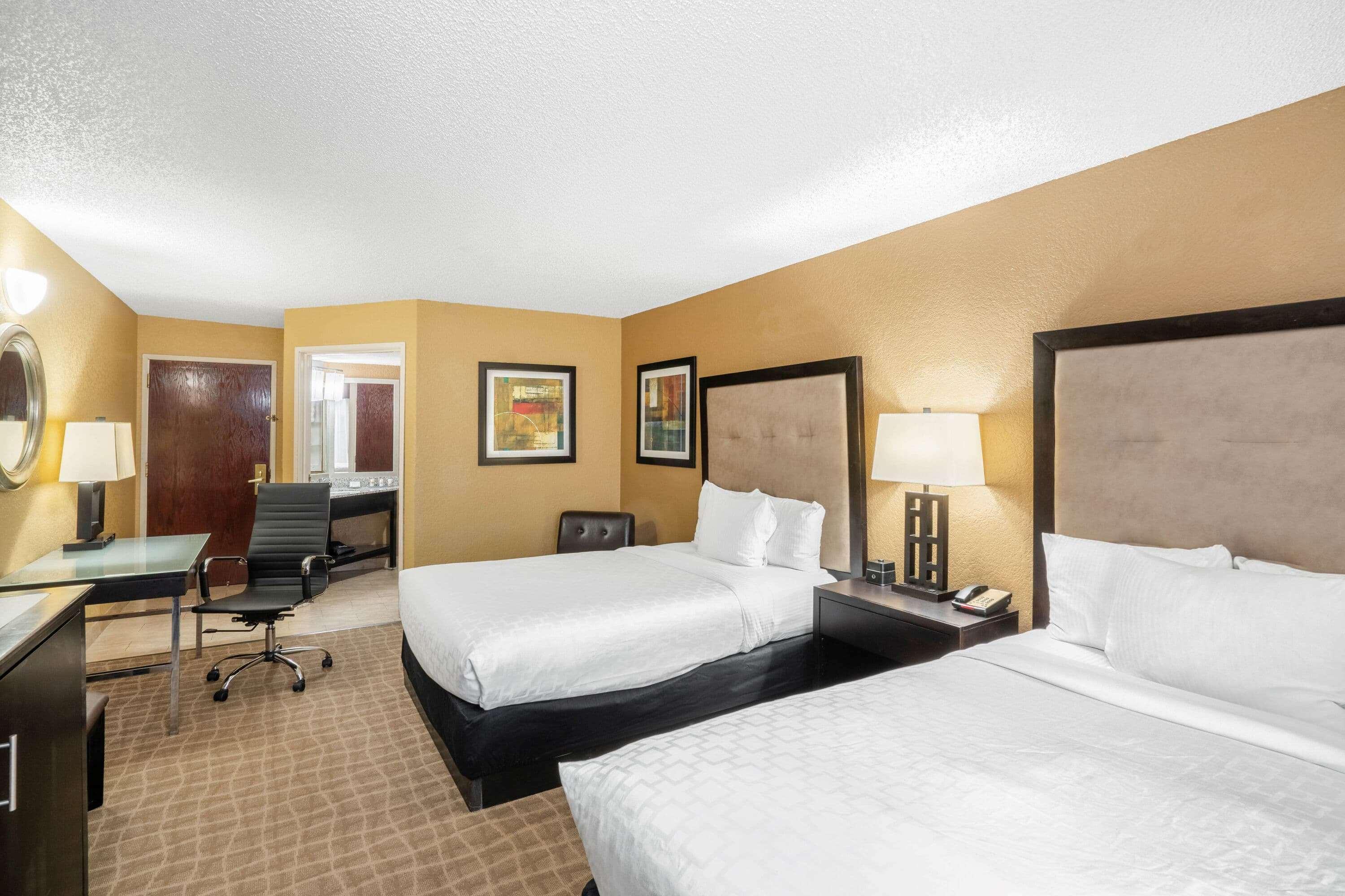 La Quinta By Wyndham Hot Springs Ξενοδοχείο Εξωτερικό φωτογραφία