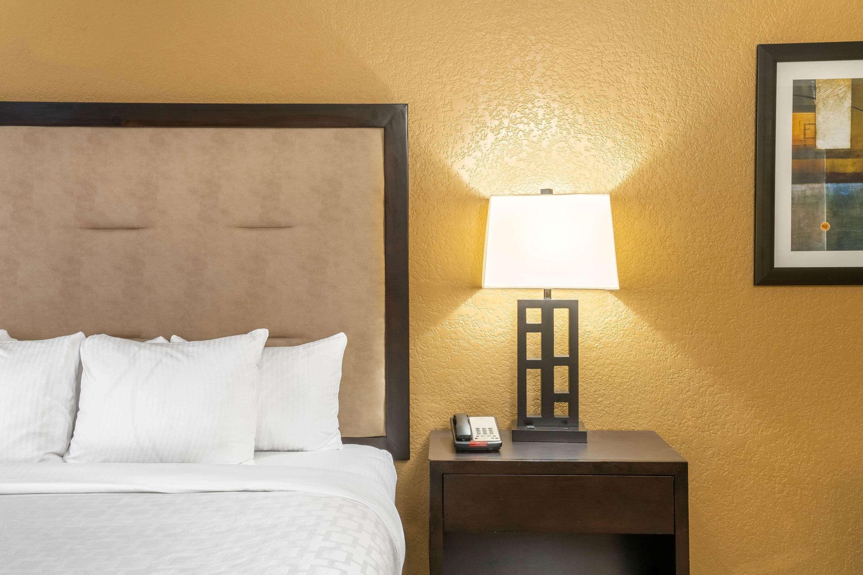 La Quinta By Wyndham Hot Springs Ξενοδοχείο Εξωτερικό φωτογραφία