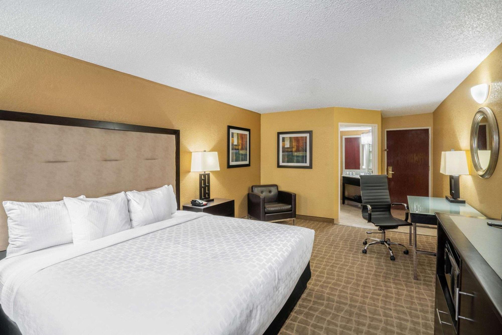 La Quinta By Wyndham Hot Springs Ξενοδοχείο Εξωτερικό φωτογραφία